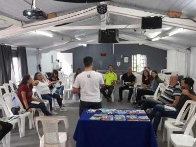 Distribuição de materiais de discipulado