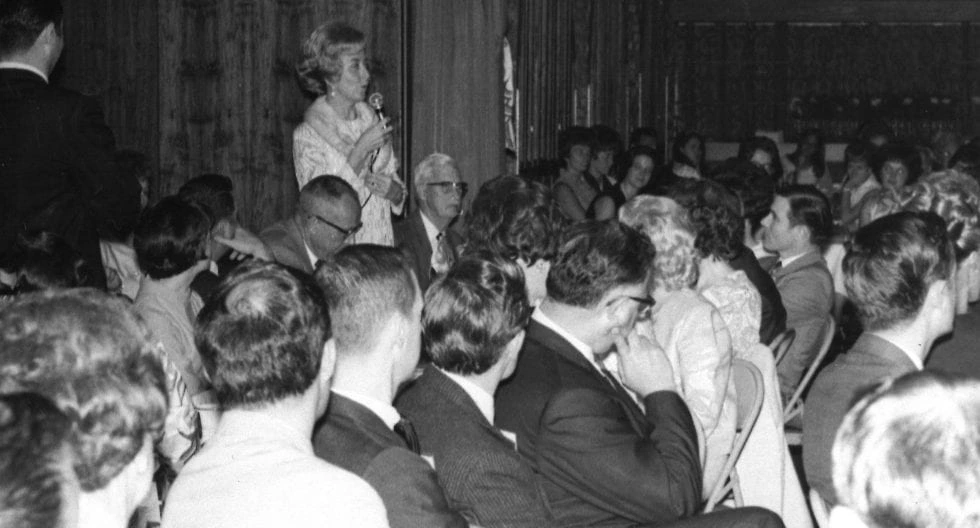 Grupo de leigos participando do treinamento prático em uma visita domiciliar